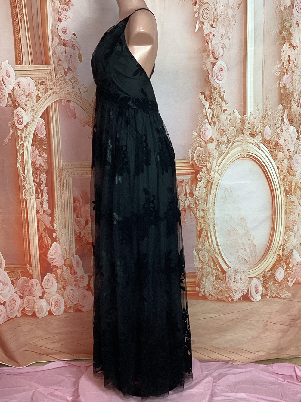 Windsor Black Floral Appliqué V-Neck Maxi Dress - Picture 4 of 10